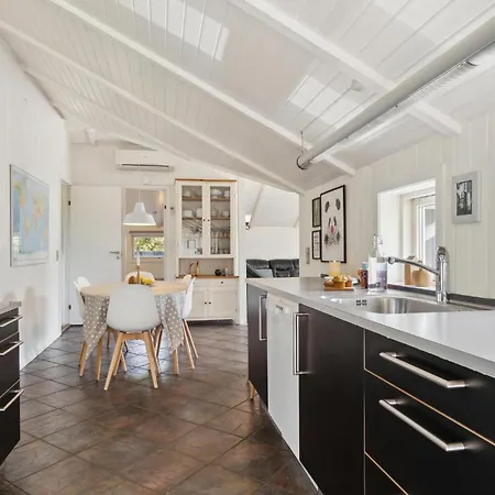 4 Bedroom Gorgeous In *