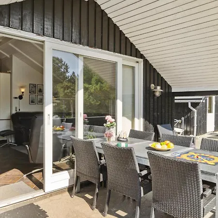 Holiday home 4 Bedroom Gorgeous In Blavand