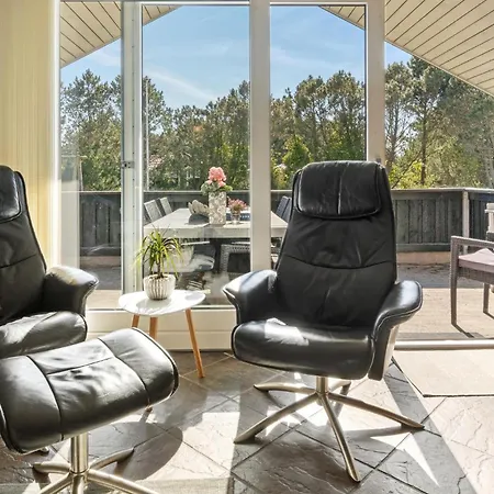 4 Bedroom Gorgeous In * Blavand
