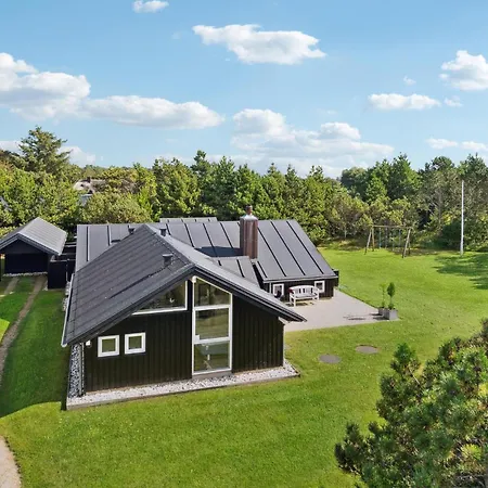 4 Bedroom Gorgeous In Holiday home Blavand