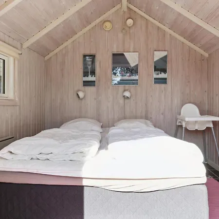 4 Bedroom Gorgeous In * Blavand